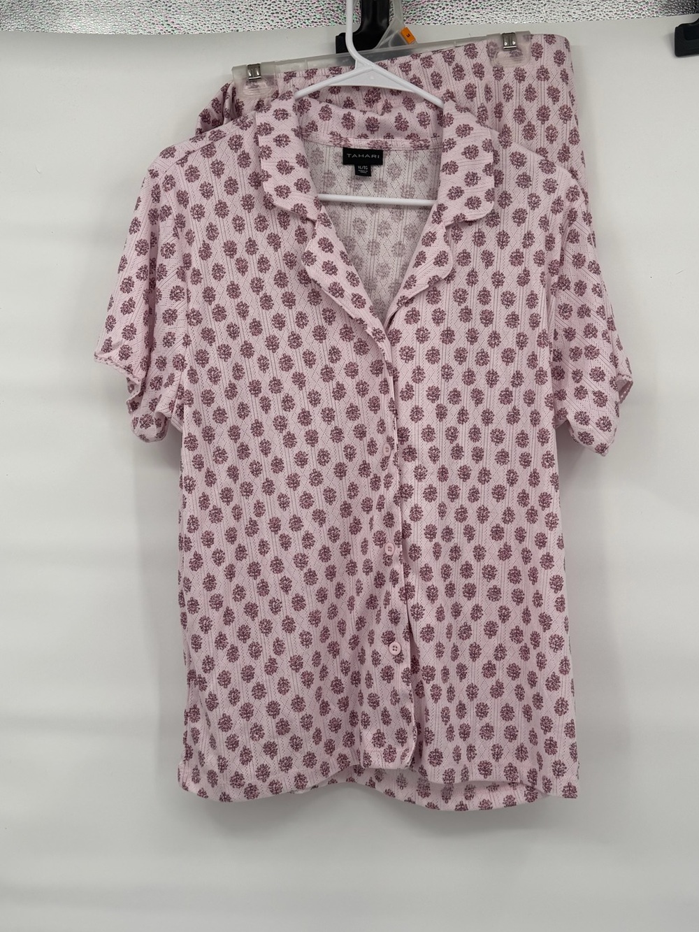 Tahari NWOT pink patterned button shorts pajama set